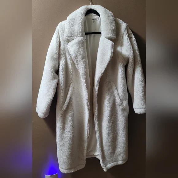 EUC ALO Yoga Oversized Sherpa Faux Fur Trench Coat Ivory Size XS - Picture 4 of 11